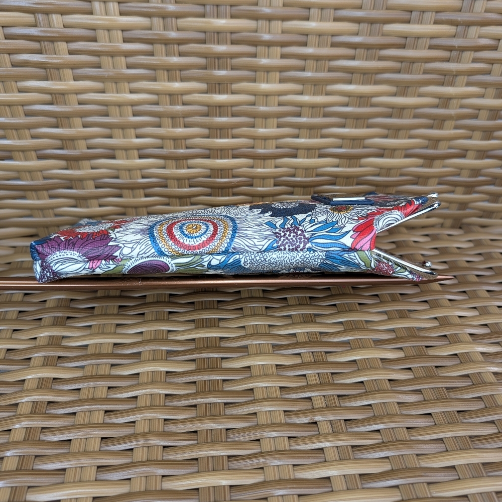 Gigi Hill The Jackie Floral Faux Leather Sunglass Case Kiss Lock Closure - Picture 7 of 15